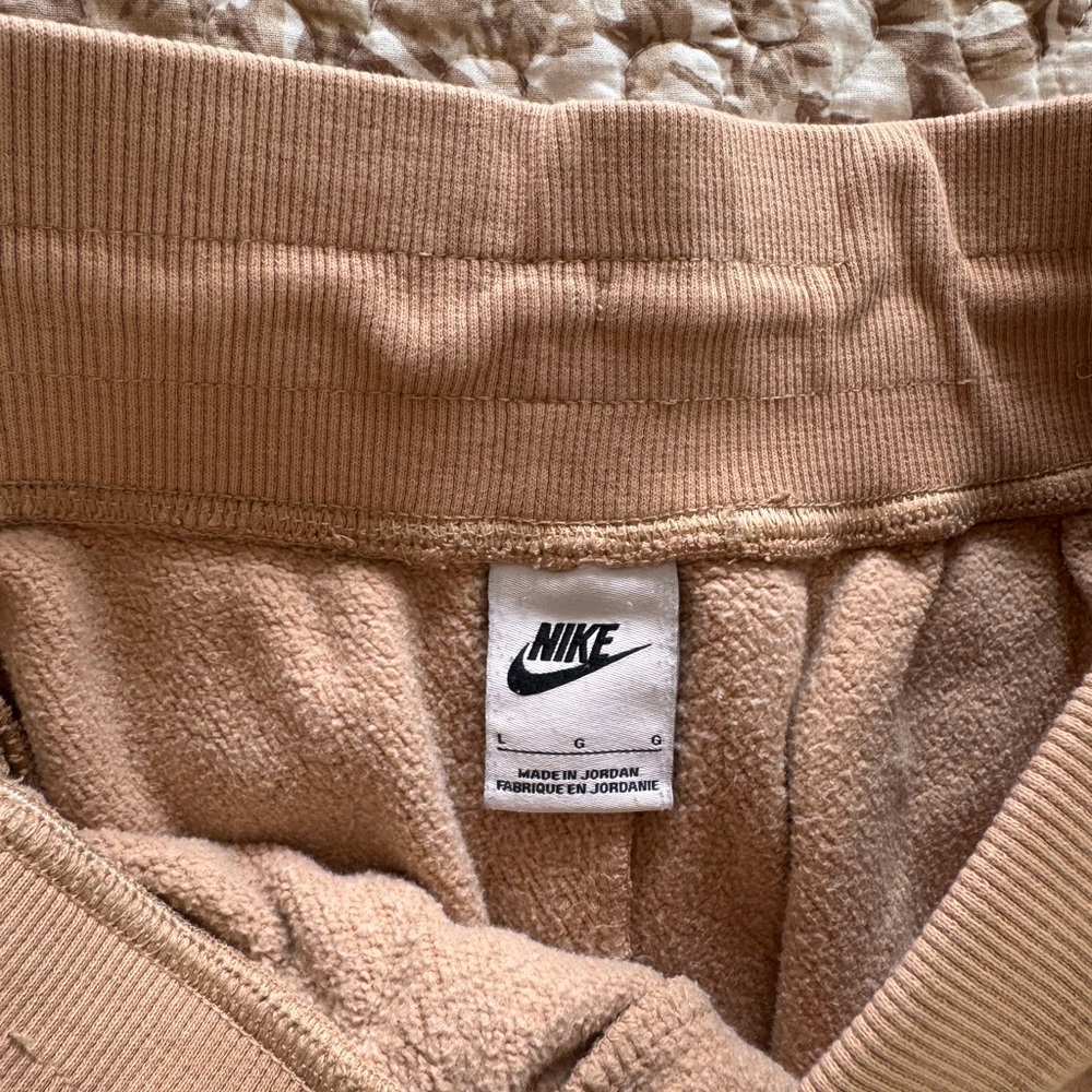 Nike tan sweatpants set - Picture 5 of 5
